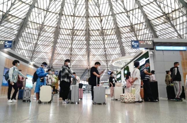 上海三大火车站恢复运行 列车班次有序增加